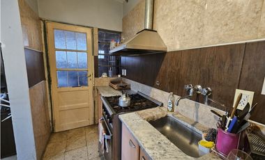 Propiedad en Block. Casa 3 AMB con patio y garage. + casa 2 AMB