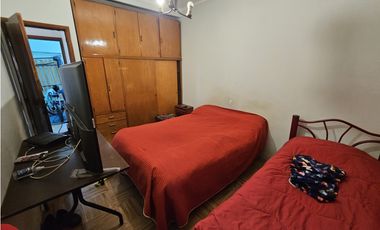 Propiedad en Block. Casa 3 AMB con patio y garage. + casa 2 AMB