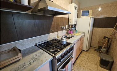 Propiedad en Block. Casa 3 AMB con patio y garage. + casa 2 AMB