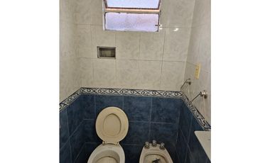 Propiedad en Block. Casa 3 AMB con patio y garage. + casa 2 AMB