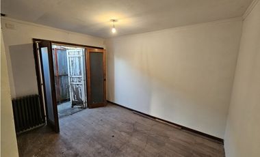 Propiedad en Block. Casa 3 AMB con patio y garage. + casa 2 AMB