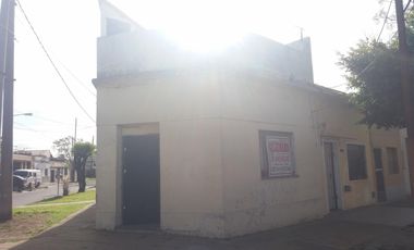 PH FRENTE EN OCHAVA A METROS DE ESTACIÓN SUÁREZ, LIVING CON COCINA INTEGRADA, AMPLIA HABITACIÓN CON PLACARD Y BAÑO CON DUCHA