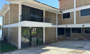 CASA EN VENTA A ORILLA DEL LAGO 