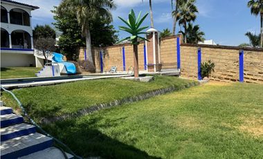 CASA EN VENTA A ORILLA DEL LAGO 