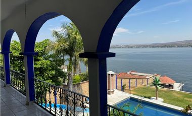 CASA EN VENTA A ORILLA DEL LAGO 