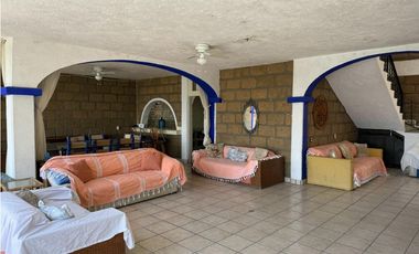 CASA EN VENTA A ORILLA DEL LAGO 