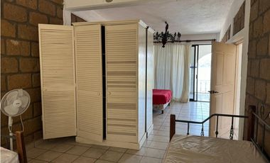 CASA EN VENTA A ORILLA DEL LAGO 