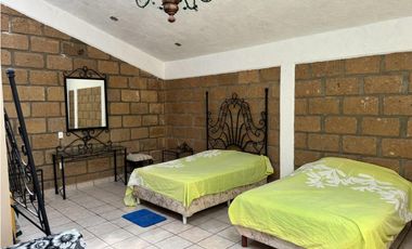 CASA EN VENTA A ORILLA DEL LAGO 