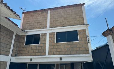 CASA EN VENTA A ORILLA DEL LAGO 