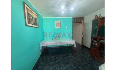 Casa 4 Pisos En Mariscal Caceres  San Juan De Lurigancho
