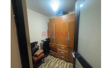 Casa 4 Pisos En Mariscal Caceres  San Juan De Lurigancho