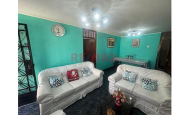 Casa 4 Pisos En Mariscal Caceres  San Juan De Lurigancho