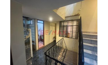 Casa 4 Pisos En Mariscal Caceres  San Juan De Lurigancho