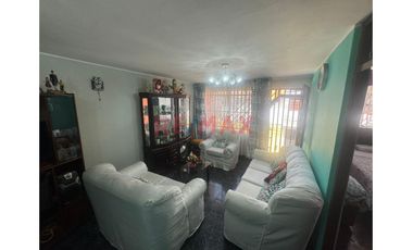 Casa 4 Pisos En Mariscal Caceres  San Juan De Lurigancho