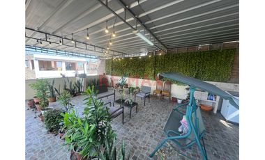 Casa 4 Pisos En Mariscal Caceres  San Juan De Lurigancho