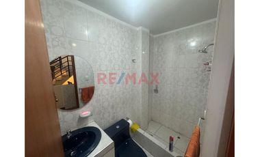 Casa 4 Pisos En Mariscal Caceres  San Juan De Lurigancho