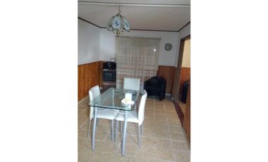 Casa 4 ambientes con pileta/ Barrio La armonia