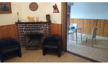 Casa 4 ambientes con pileta/ Barrio La armonia