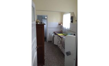 Casa 4 ambientes con pileta/ Barrio La armonia