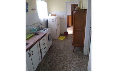 Casa 4 ambientes con pileta/ Barrio La armonia