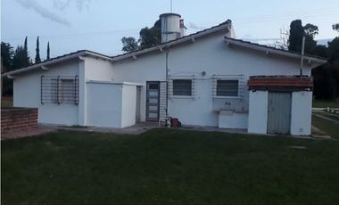 Casa 4 ambientes con pileta/ Barrio La armonia