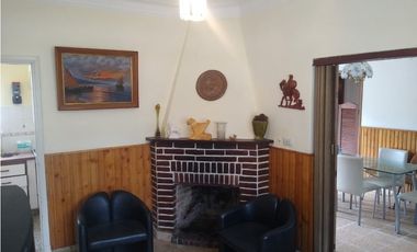 Casa 4 ambientes con pileta/ Barrio La armonia