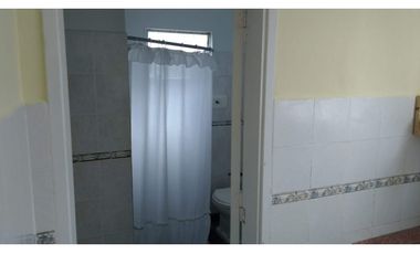 Casa 4 ambientes con pileta/ Barrio La armonia