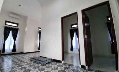 RUMAH MURAH SIAP HUNI VIEW SAWAH HIJAU YANG ASRI DEKAT RS MANISRENGGO