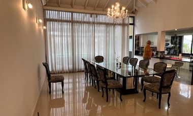 Amplia Casa 4 Ambientes - El Rebenque