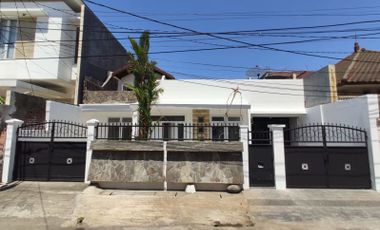 Rumah mewah di Darmo Baru Barat Sukomanunggal Surabaya