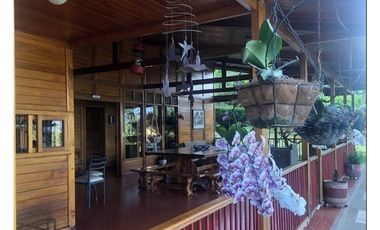 ESPECTACULAR CASA  CON DISEÑO ANDINO EN PRECIOSA MADERA