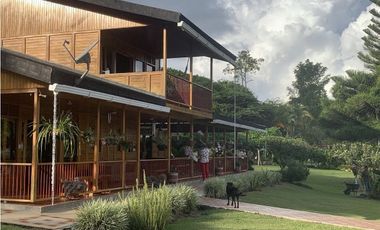ESPECTACULAR CASA  CON DISEÑO ANDINO EN PRECIOSA MADERA