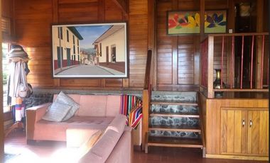 ESPECTACULAR CASA  CON DISEÑO ANDINO EN PRECIOSA MADERA