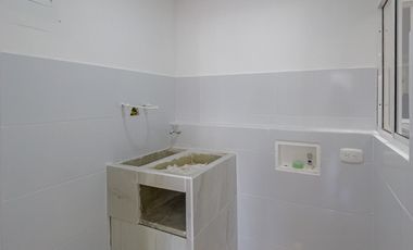 SE ALQUILA APARTAMENTO TERCER PISO CIUDAD DEL VALLE. Cod A10934