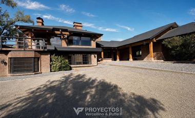 Casa en venta de 5 dorm. en Lo Barnechea