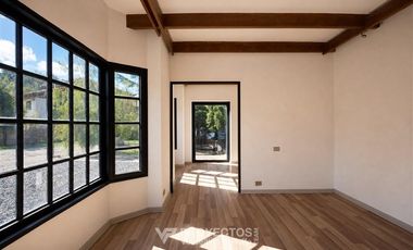 Casa en venta de 5 dorm. en Lo Barnechea