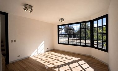 Casa en venta de 5 dorm. en Lo Barnechea