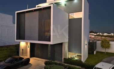 MAGNÍFICA CASA INTELIGENTE CON ROOF GARDEN