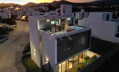 MAGNÍFICA CASA INTELIGENTE CON ROOF GARDEN