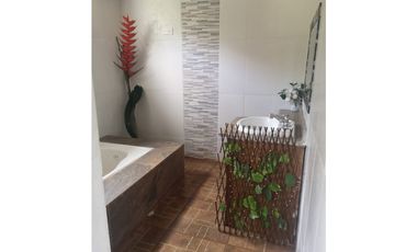 Maat vende Finca en Villeta 1.972m2 $320 Millones