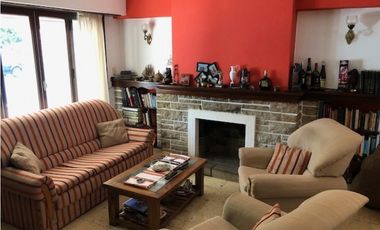Chalet con departamento independiente barrio Chauvín
