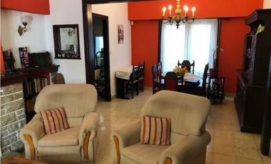 Chalet con departamento independiente barrio Chauvín