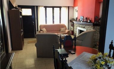 Chalet con departamento independiente barrio Chauvín