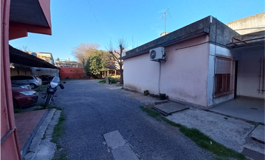 4 LOCALES Y CASA SOBRE 