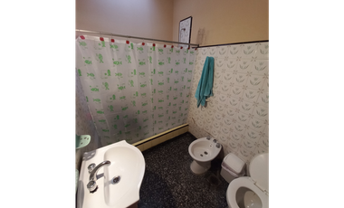 4 LOCALES Y CASA SOBRE 