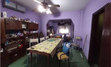 4 LOCALES Y CASA SOBRE 