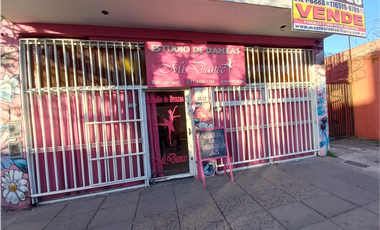 4 LOCALES Y CASA SOBRE 