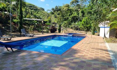 CASA CAMPESTRE PARA LA VENTA EN CHINCHINA