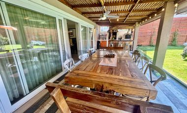 SE ARRIENDA HERMOSA CASA EN TIERRAS LINDAS