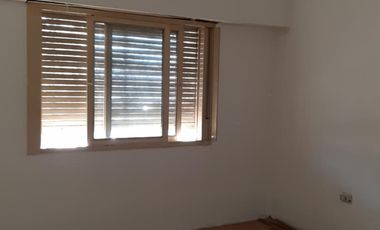 EXCELENTE PROPIEDAD 3 AMB  CON COCHERA Y PILETA EN LOTE PROPIO